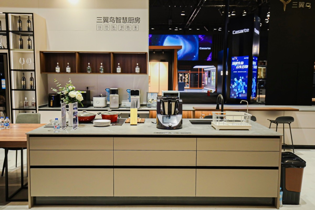 单店、单月73户局改!三翼鸟体验中心“按户”卖出新增长