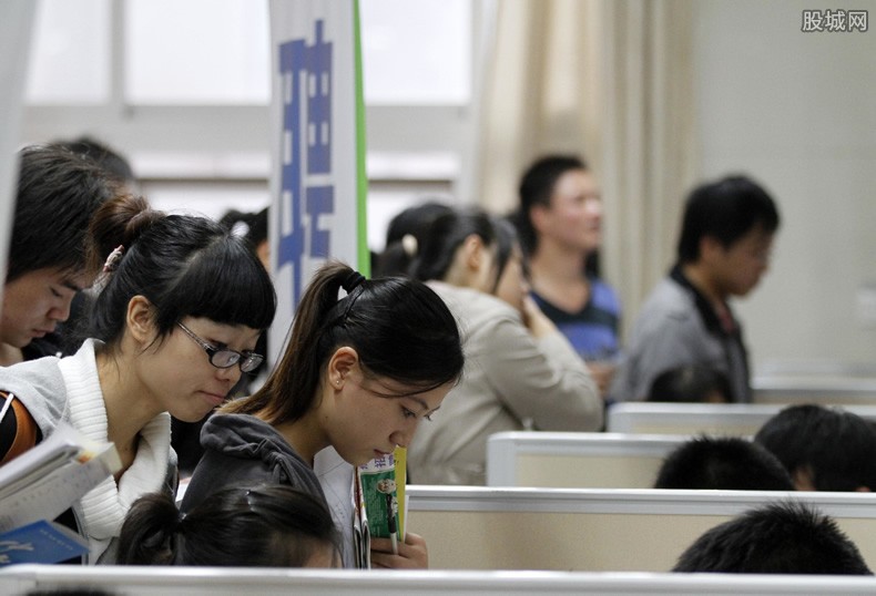 年轻人为何不愿做普通劳动者