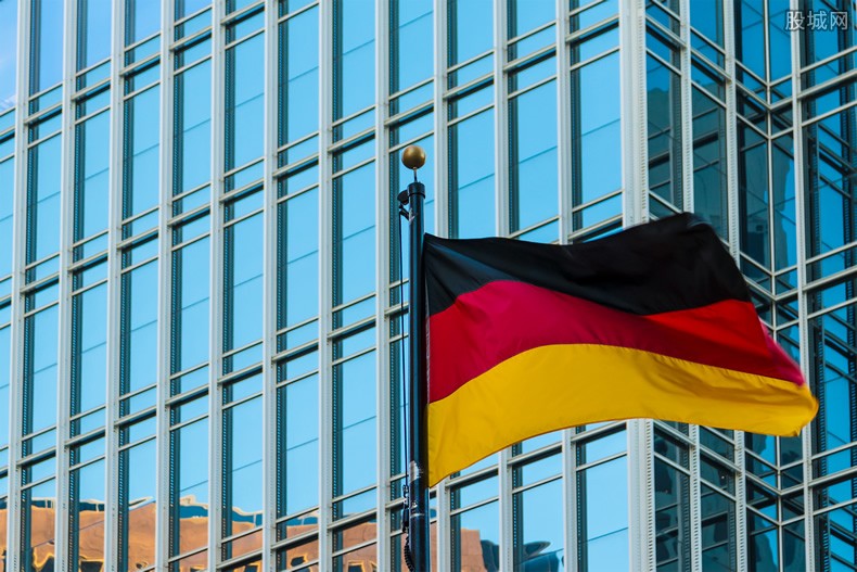 德国中产家庭排队7小时领救济粮