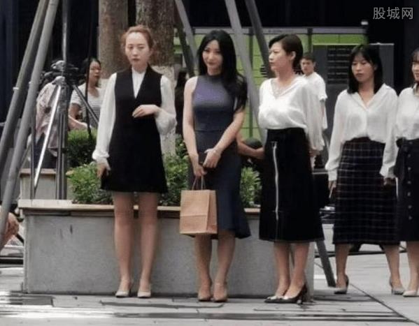 柳岩被路人抓拍