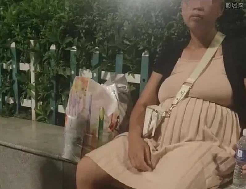 女子怀孕流浪街头