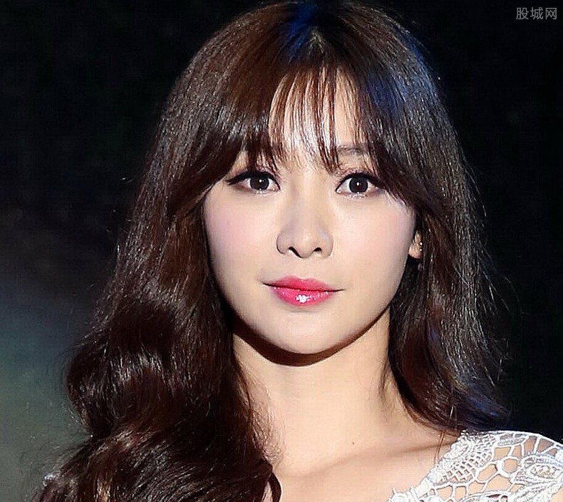 柳岩伴娘事件六年后“恶果”反哺给了那5个男明星