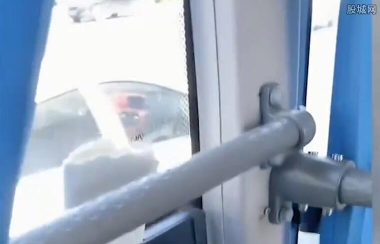 坐公交发现试卷