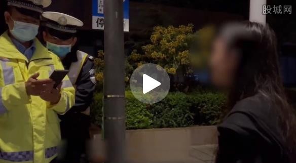 女子酒驾被查