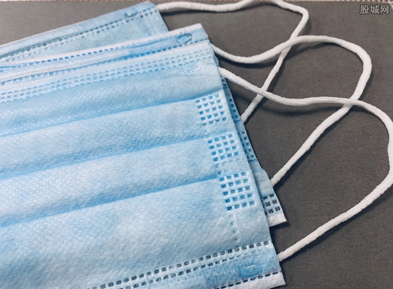 贵阳一住户在家不戴口罩被抓？