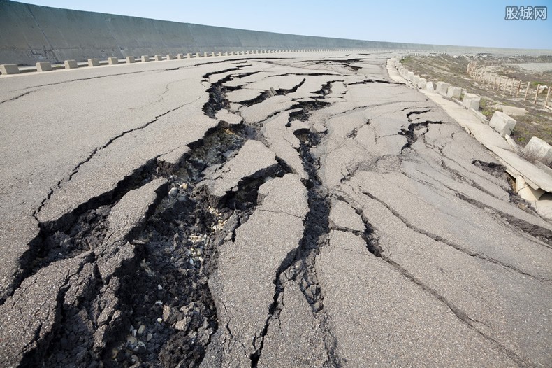 青海茫崖市的地震什么原因造成的