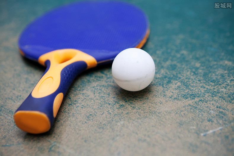 人民日报点评梁靖崑