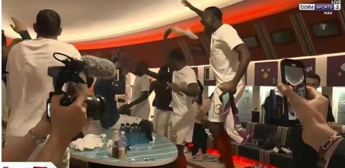 赛后更衣室狂欢